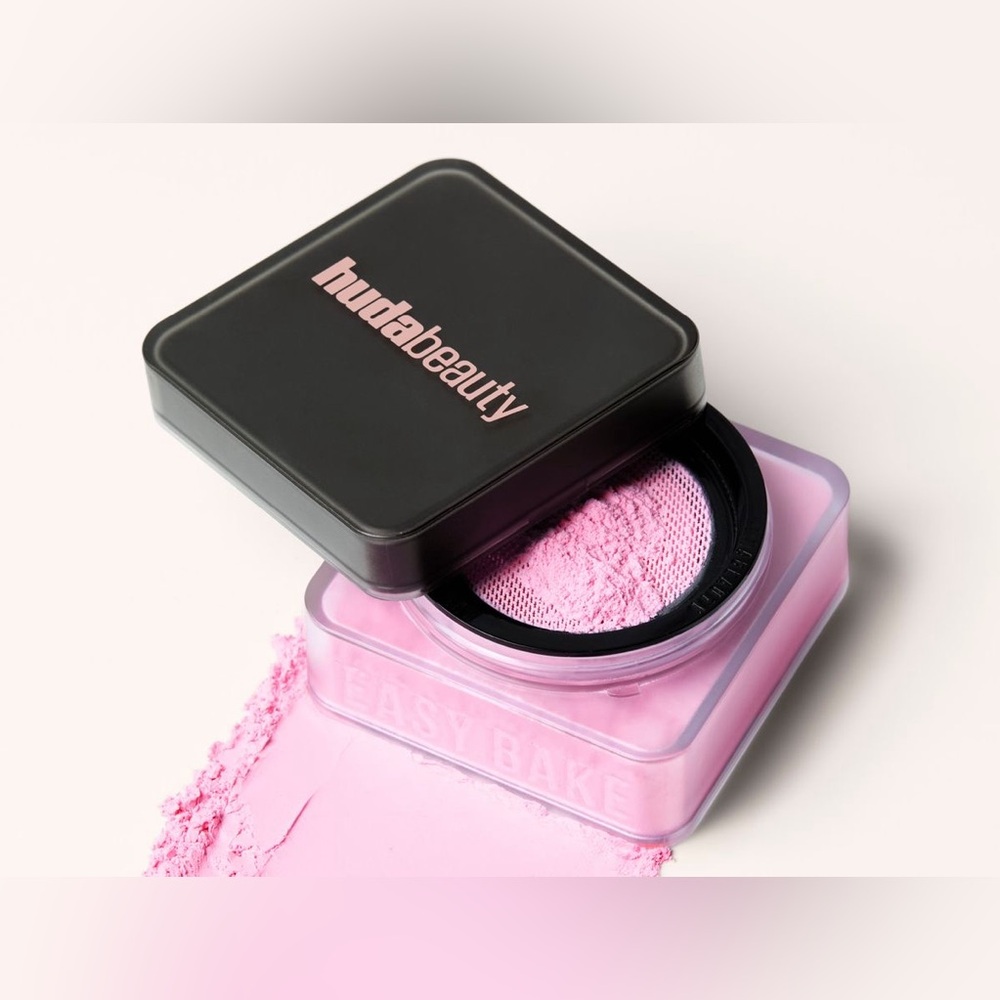 Huda Beauty Easy Bake Loose Baking & Setting Powder in UBE BIRTHDAY CAKE